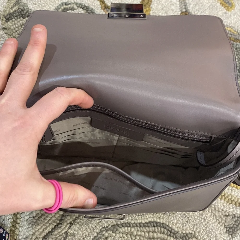 💕 Michael Kors dark gray leather satchel with matching wallet set gorgeous 💕
